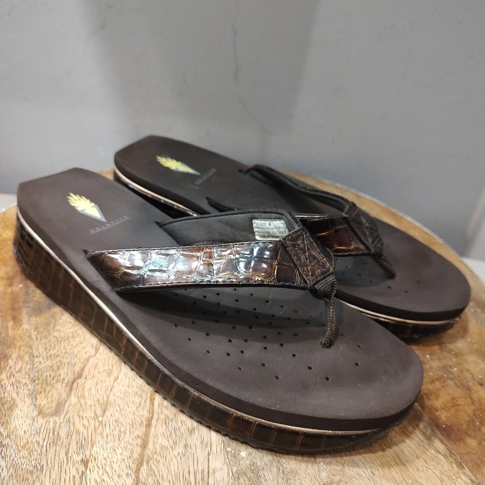 Volatile Brown Wedge Flip Flop‎ Sandals Leather Size 9 Womens Faux Alligator